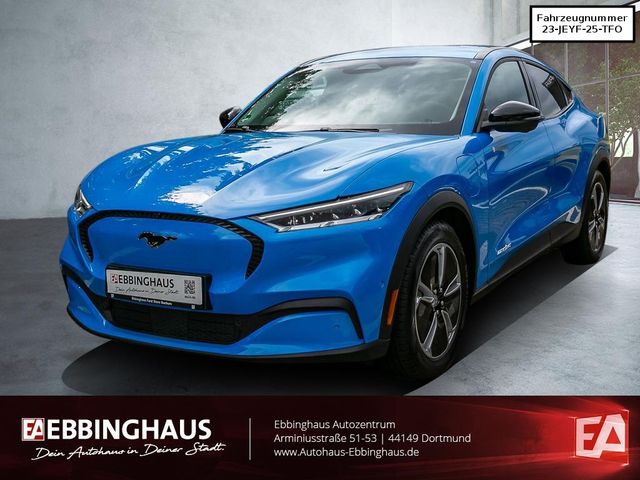 Ford Mustang Mach-E Autobahnassi. 360° Kamera