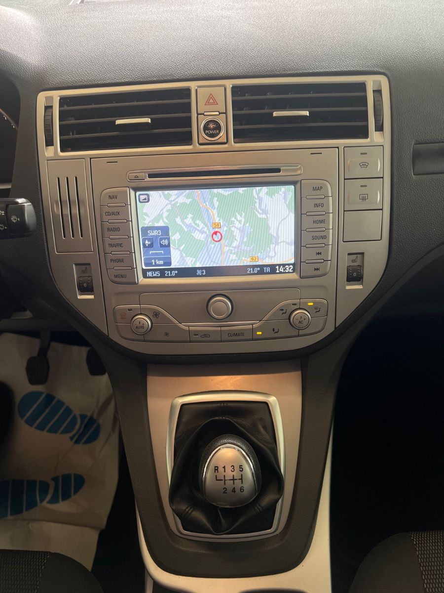 Fahrzeugabbildung Ford Kuga Champions 4x4 Edition *PANO*NAVI*