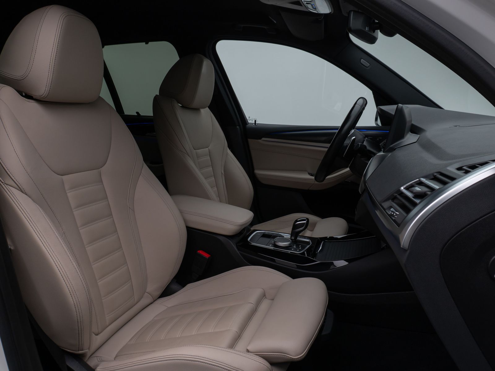 Fahrzeugabbildung BMW X3 xD30d M Sport Kamera DAB HiFi AHK Komfort 20"