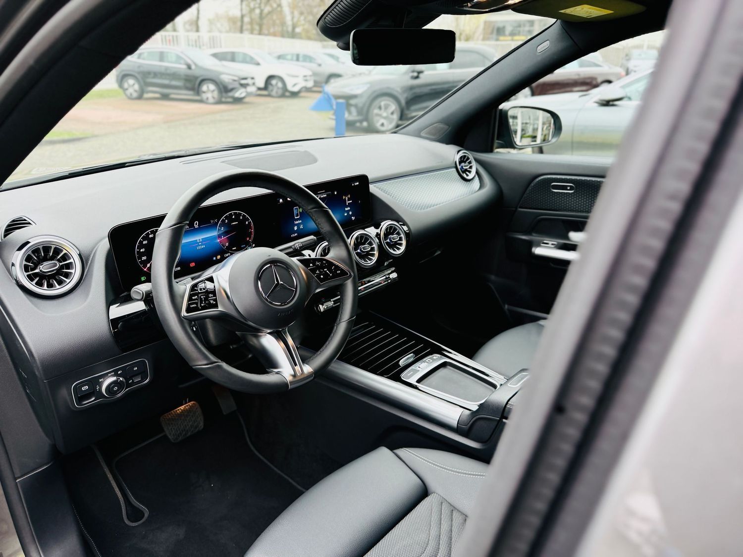 Fahrzeugabbildung Mercedes-Benz GLA 180 PROGRESSIVE Advanced NIGHT, EasyPack, RF
