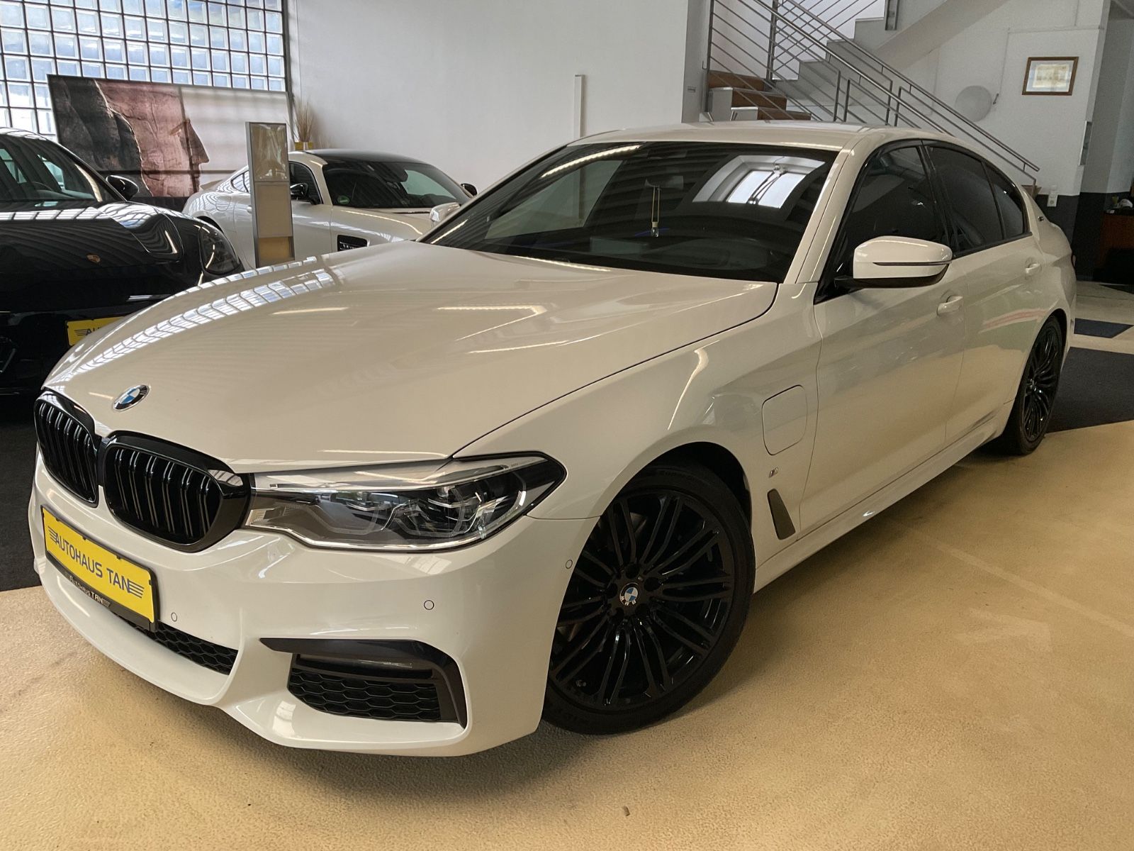 Fahrzeugabbildung BMW 530 e M Sport*Head-Up Display