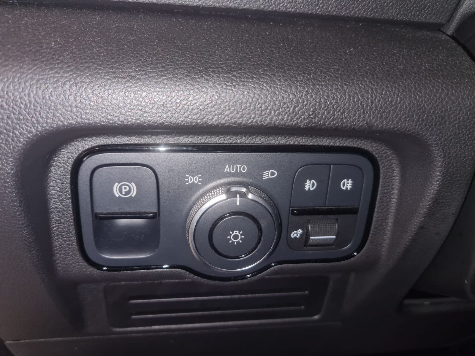 Fahrzeugabbildung Mercedes-Benz T180d / KLIMA / KAMERA