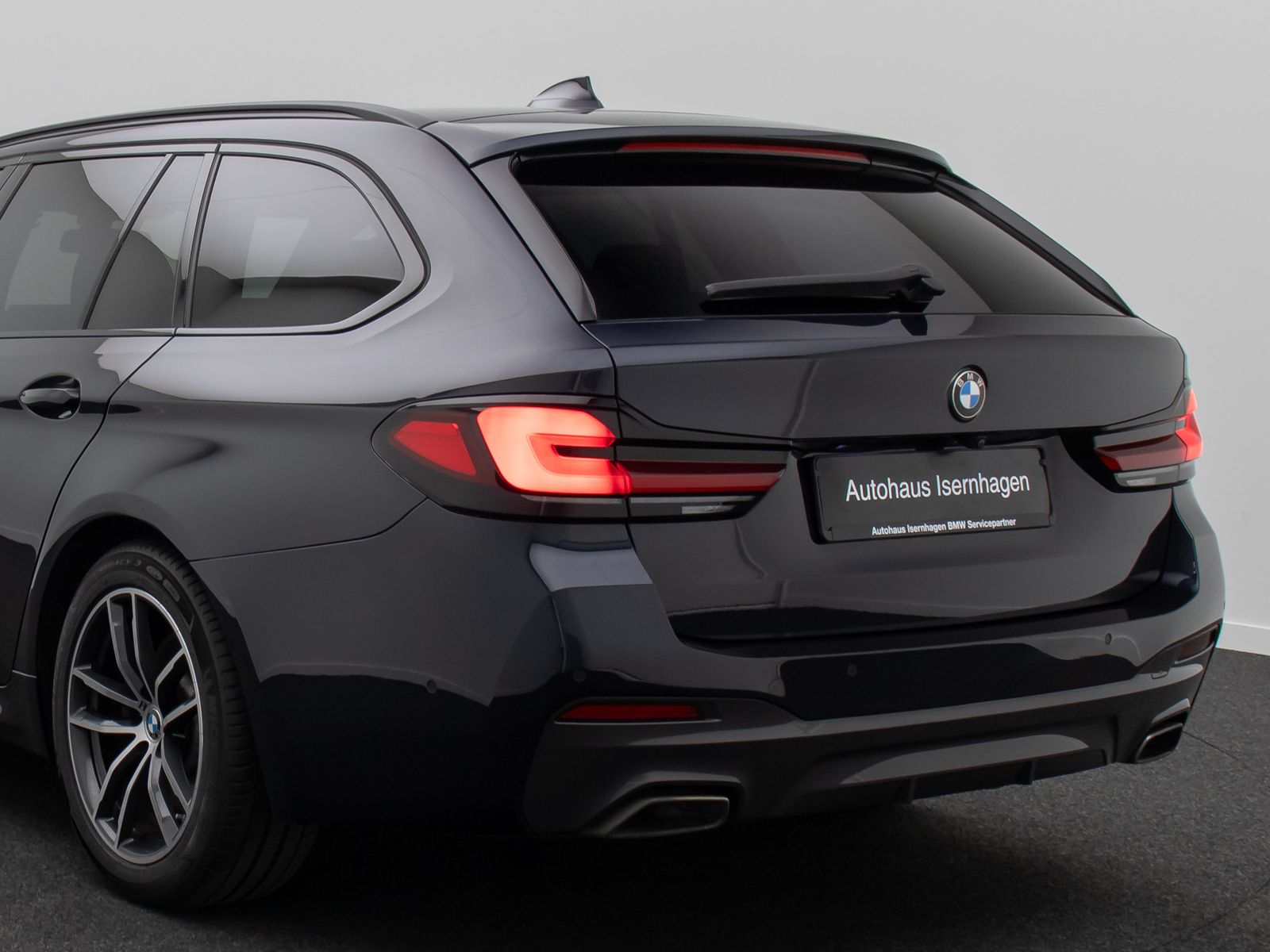 Fahrzeugabbildung BMW 530d M Sport DAB Laser AHK 4xKlima HUD Panorama
