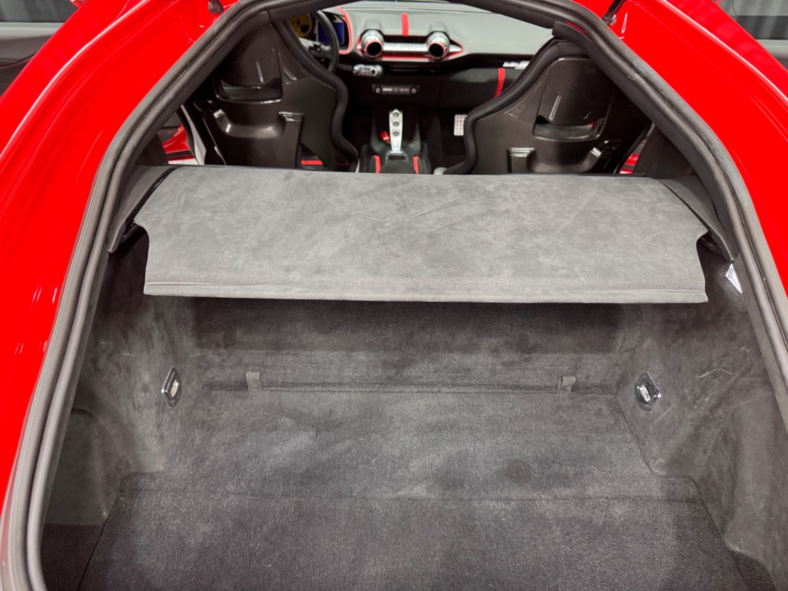 Fahrzeugabbildung Ferrari 812 Superfast|CARBON-SCHALENSITZE|360"KAMERA|ACC