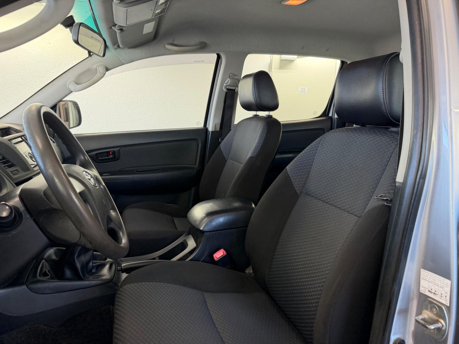 Toyota Hilux Double Cabine 2.5 D-4D | 144 ch | BVM | Feux diurnes LED | Vitres surteintées | Blocage de différentiel arrière