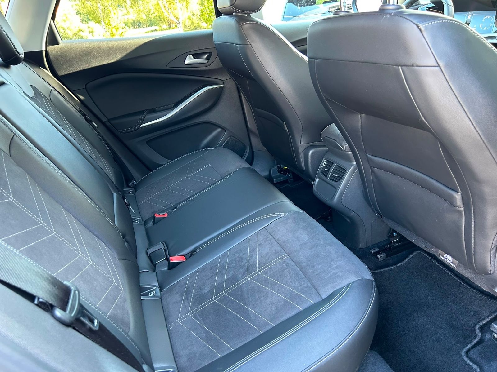 Fahrzeugabbildung Opel Grandland X°GS Line°Kamera°LED°Winterpaket°Navi°