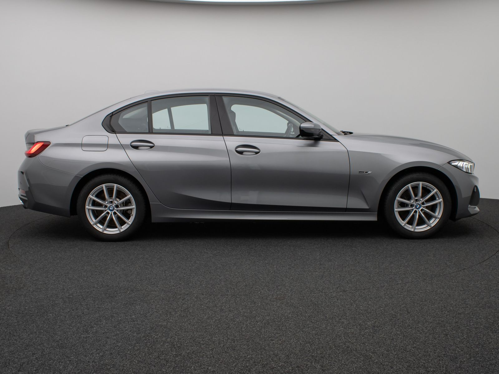 Fahrzeugabbildung BMW 320e DAB HUD Komfort LED Sport Stop&Go 17Zoll