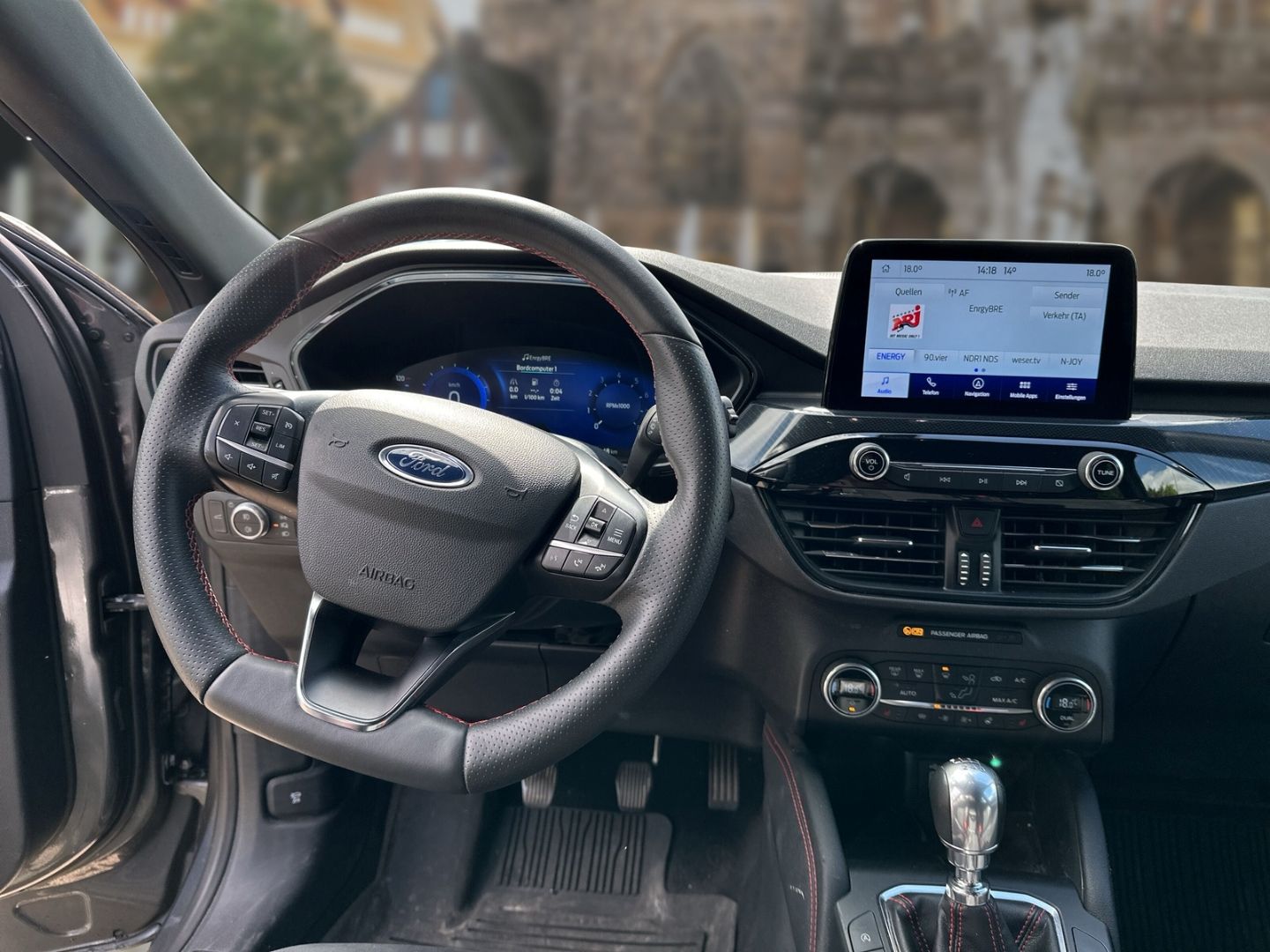 Fahrzeugabbildung Ford Kuga ST-Line X 1.5 EcoBoost EU6d HUD Navi Digita