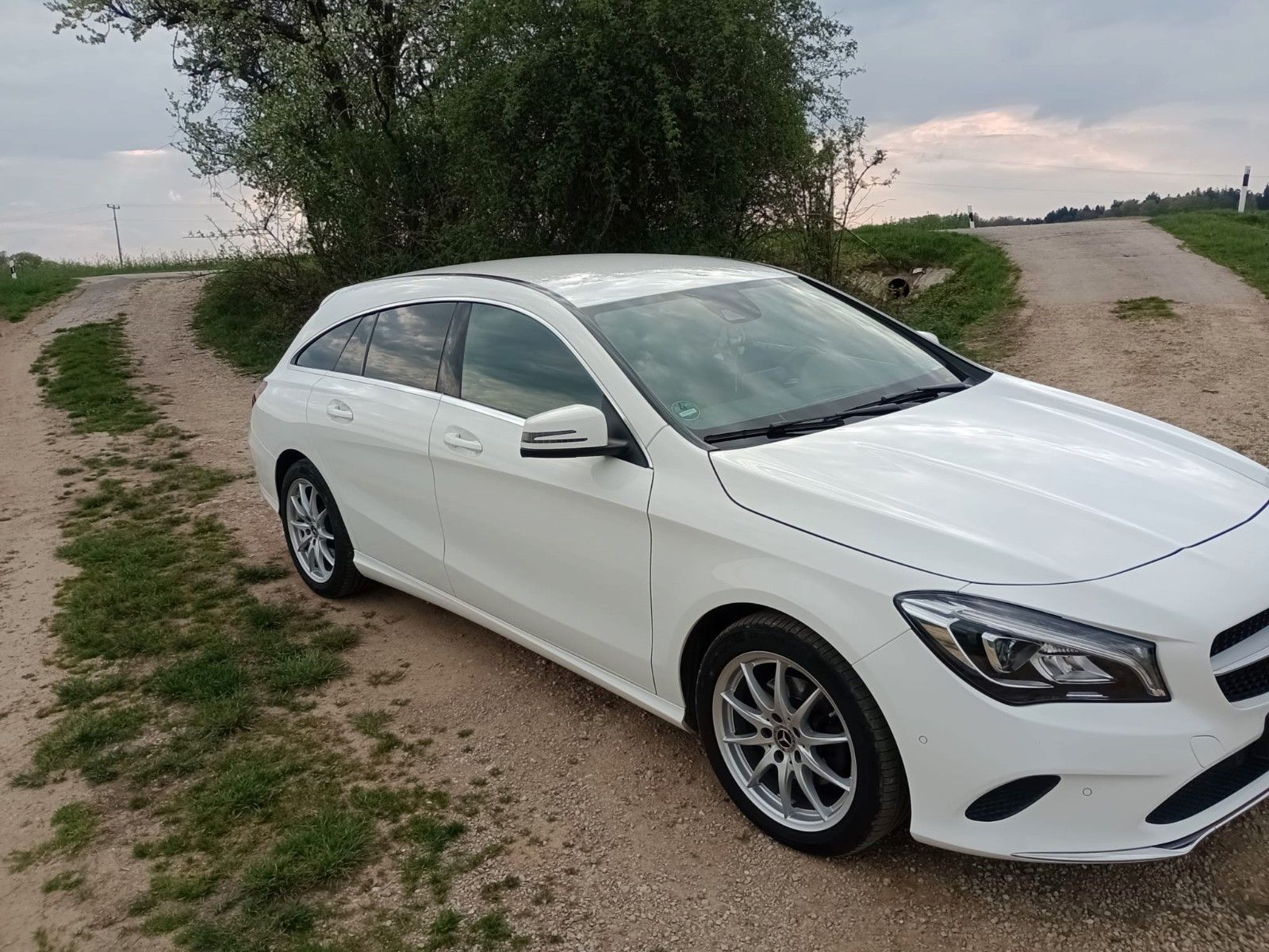 MERCEDES-BENZ CLA 220 Shooting Brake 