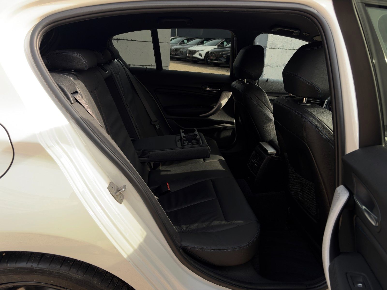 Fahrzeugabbildung BMW 120i M Sport Shadow Aut. SHZ PDC LED Navi TEMP