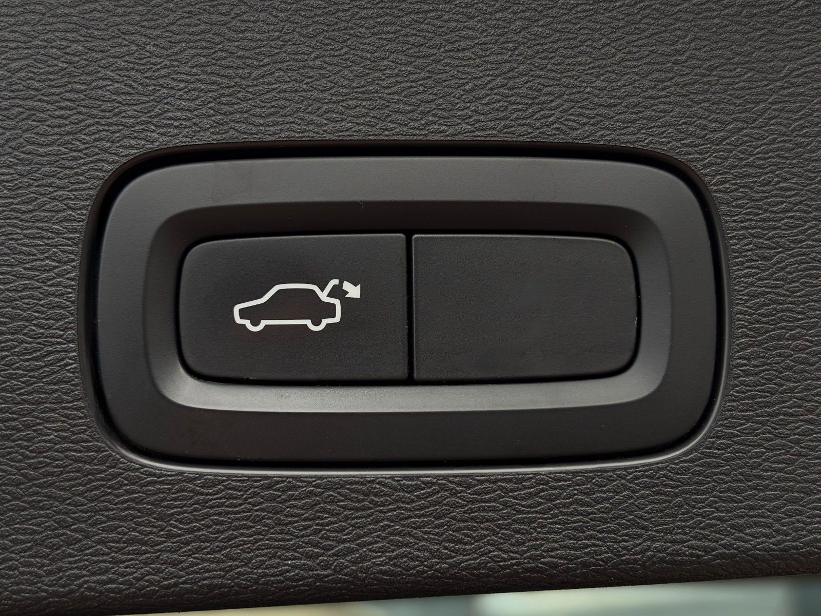 Fahrzeugabbildung Volvo V60 AWD R-Design ACC ProH&K 360° LED CarPl. Memo