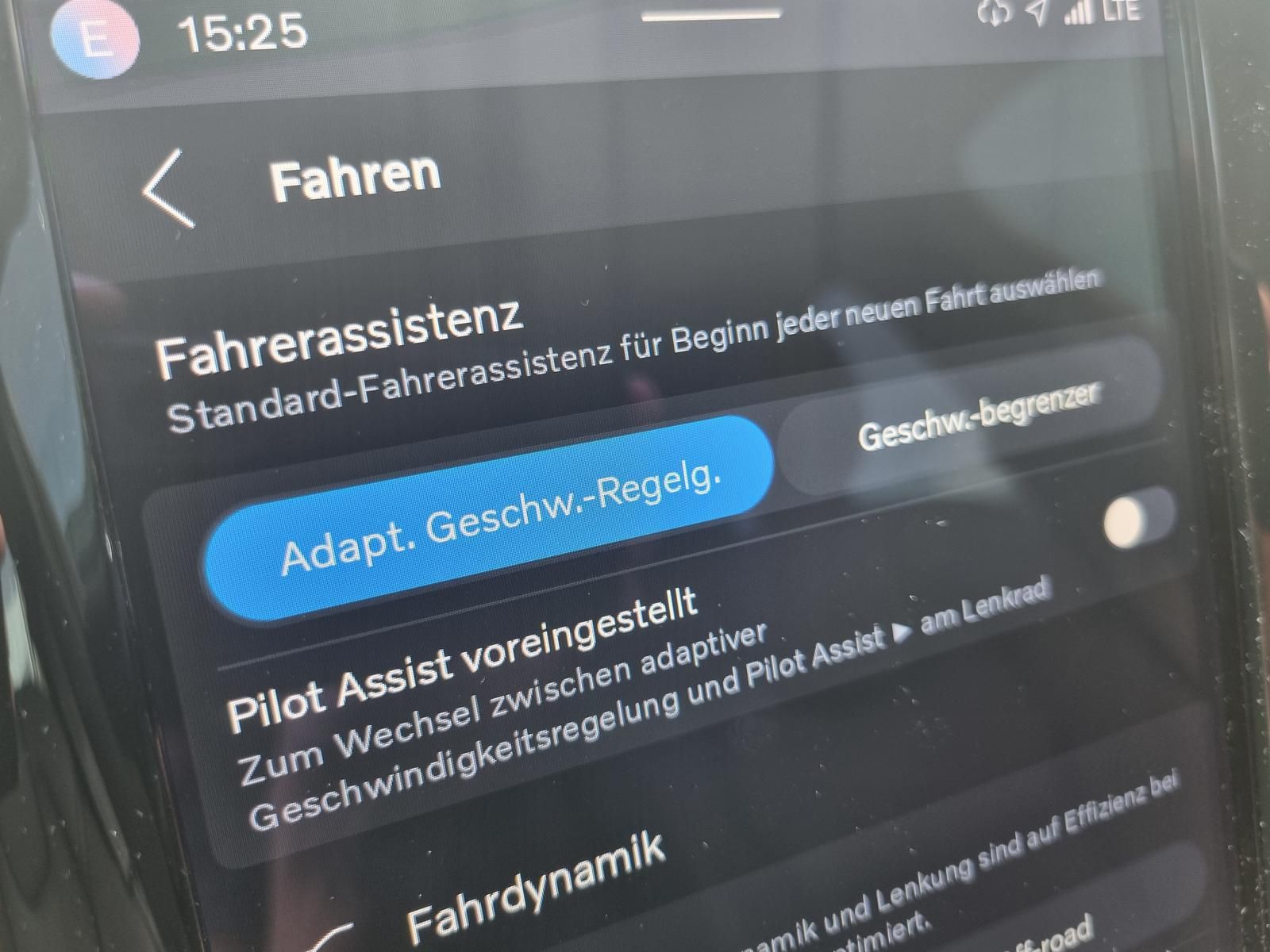 Fahrzeugabbildung Volvo XC60 B4 D Core 'Ganzjahresreifen, Google Maps'