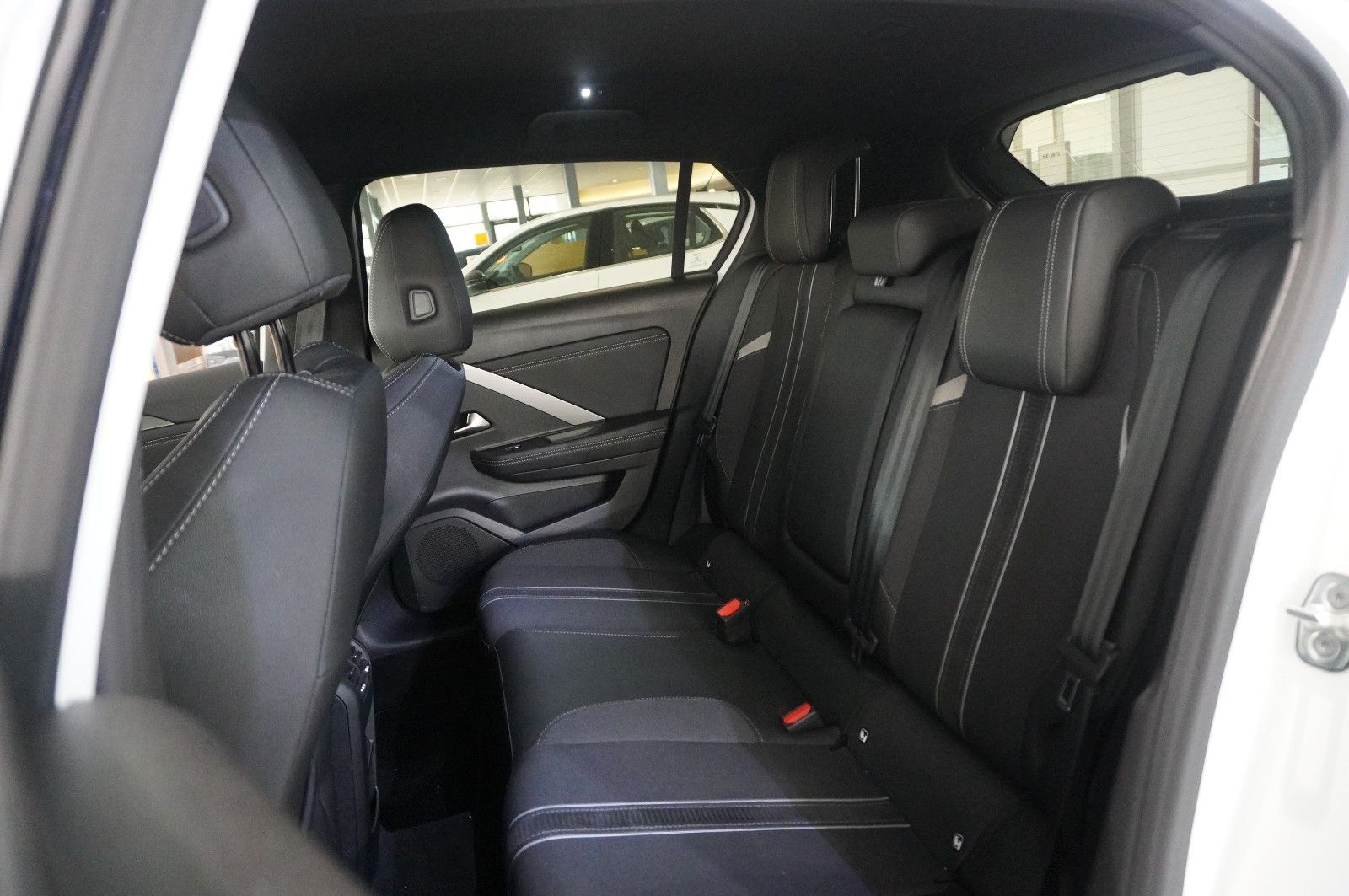 Fahrzeugabbildung Opel Astra L Lim. 1.2T GS LINE NAVI/LED/360°/SH/VIRT.