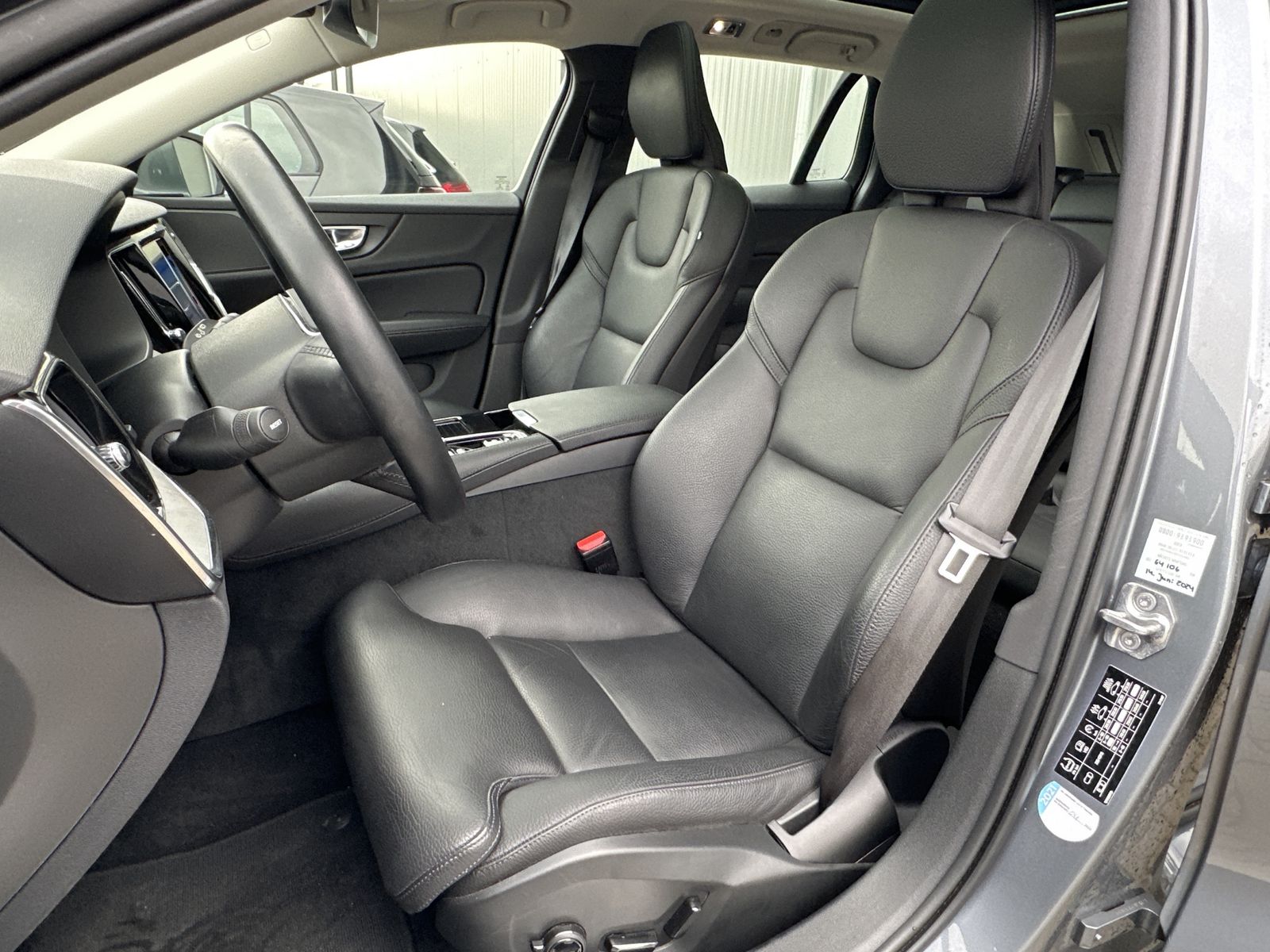 Fahrzeugabbildung Volvo V60 Inscription Plug-In Hybrid AWD NAV+LED+PANO