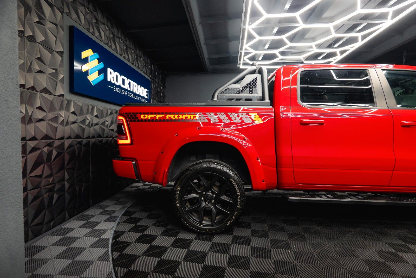 Fahrzeugabbildung Dodge RAM 5.7 V8 HEMI 4x4 LARAMIE LPG Offroad-Bodylift