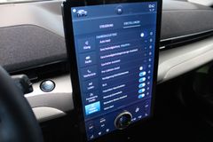 Fahrzeugabbildung Ford Mustang Mach-E 99 kWh AWD White Edition