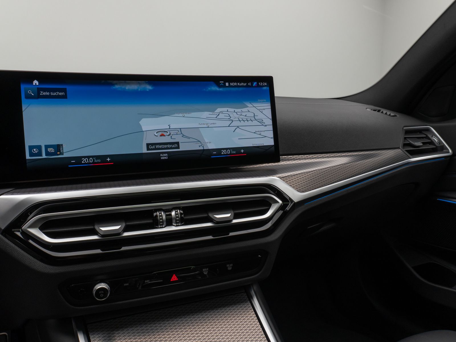 Fahrzeugabbildung BMW 330e M Sport Panorama Kamera HUD DAB HiFi AHK