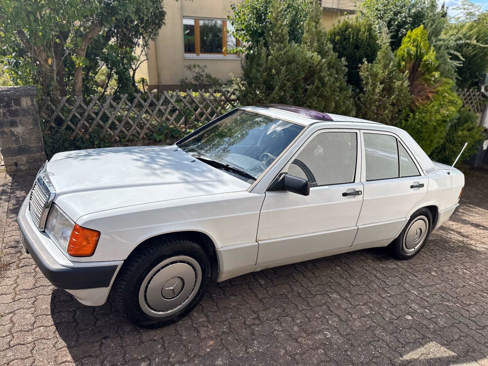 Mercedes-Benz 190