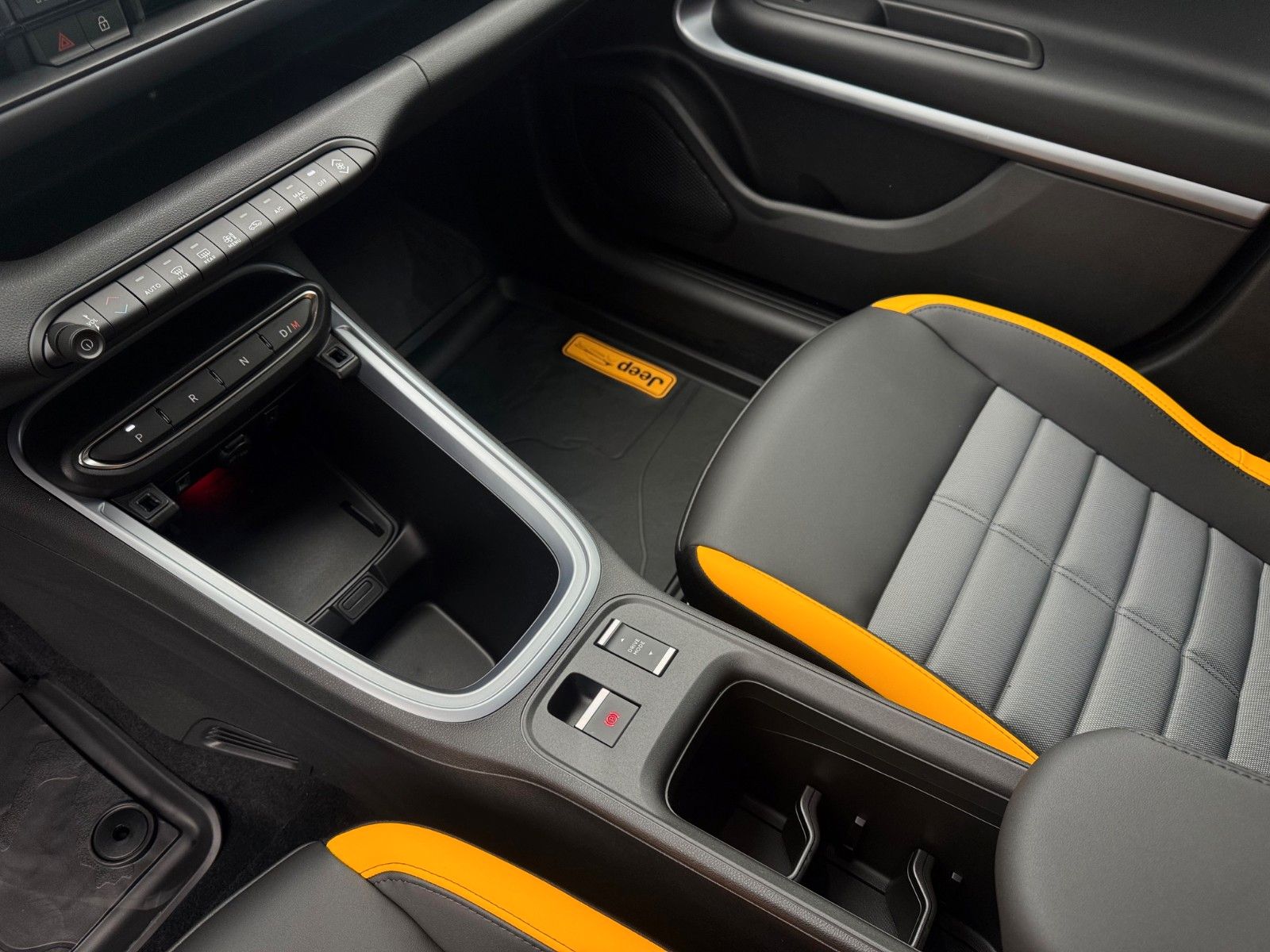 Fahrzeugabbildung Jeep AVENGER 4XE The North Face AWD Navi Kamera