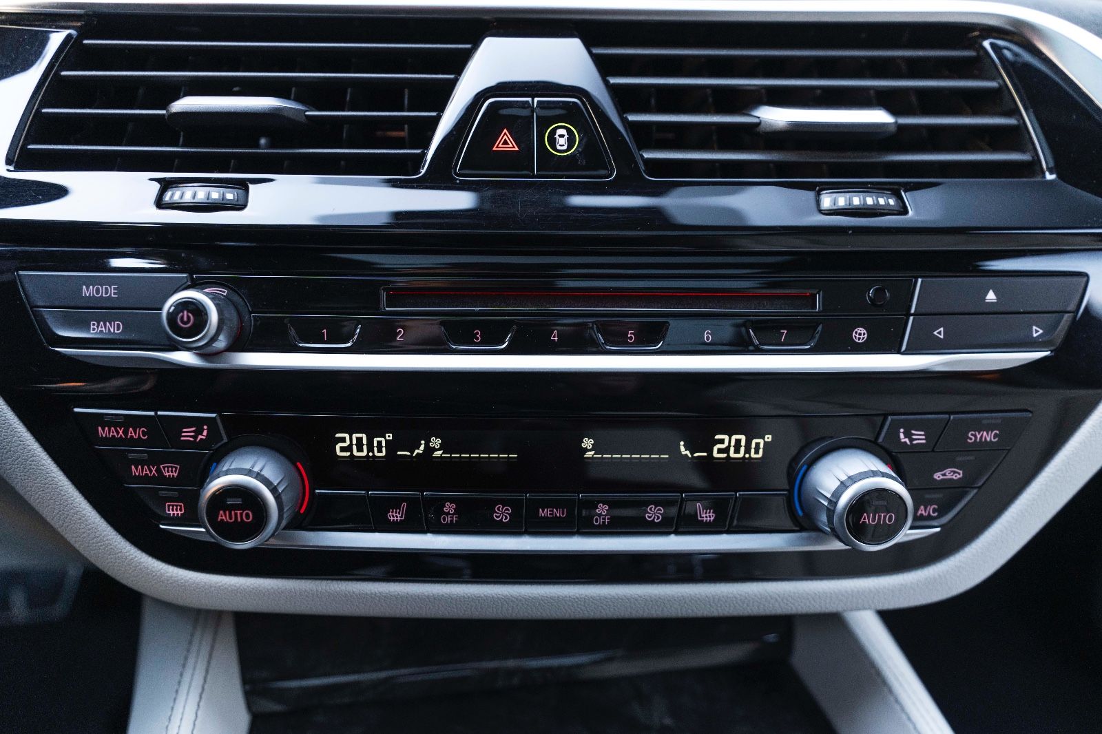 Fahrzeugabbildung BMW 640IX GT M-SPORT HUD 360° H&K LED CARPLAY PANO