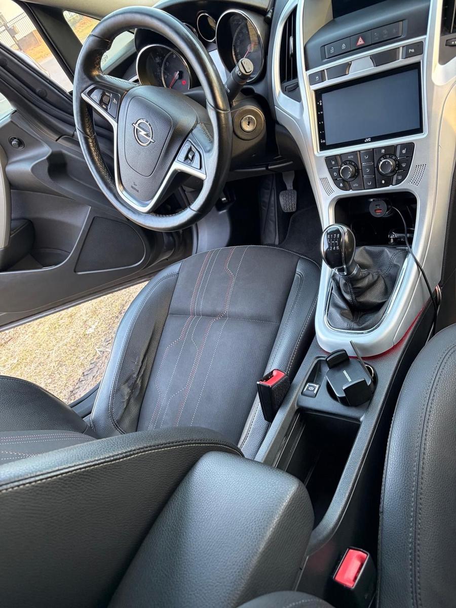 Opel Astra 2012 — photo 13