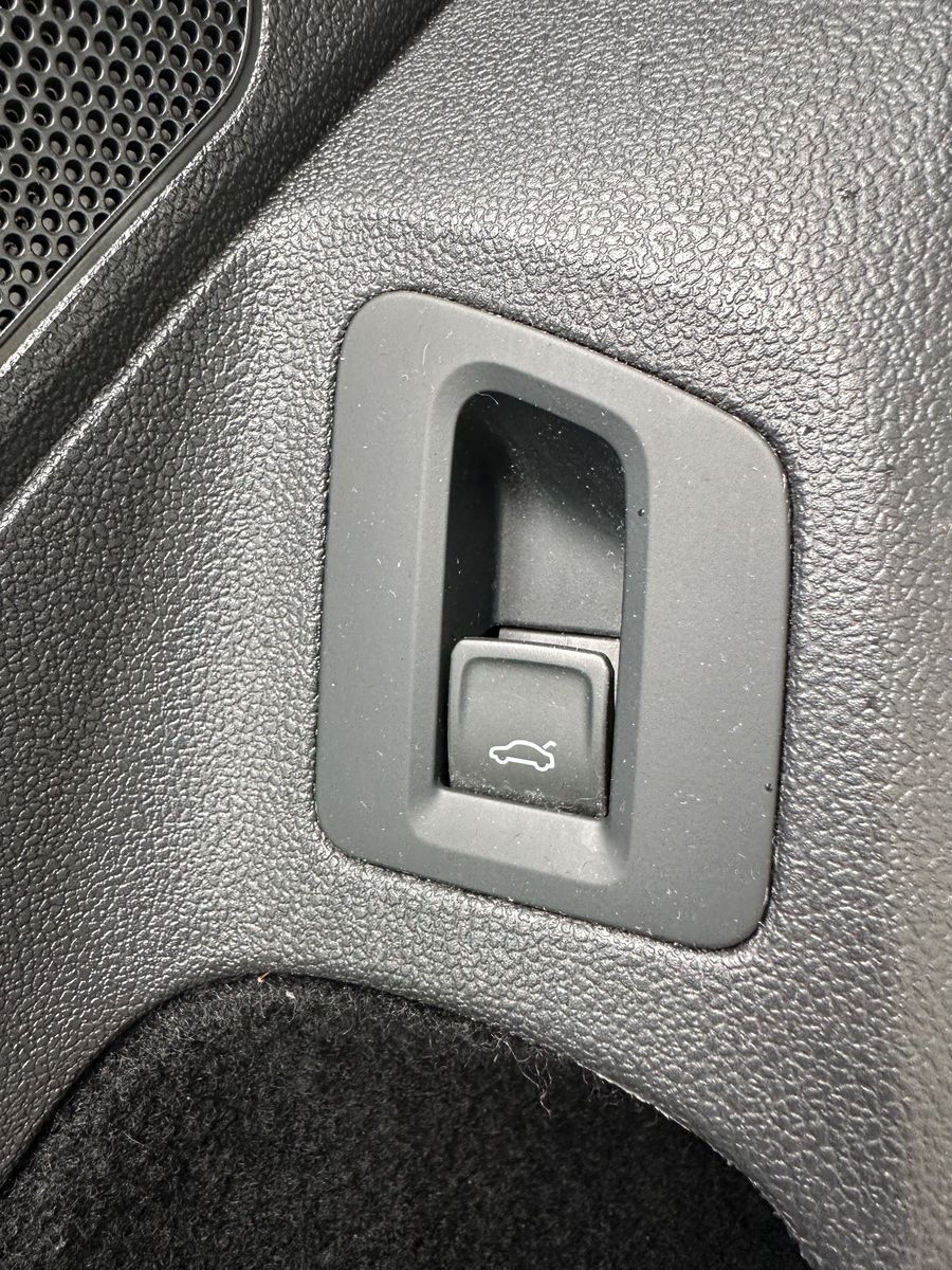 Fahrzeugabbildung Volkswagen Arteon 2.0 TSI DSG R-Line NAV+LED+PANO+360°+ACC