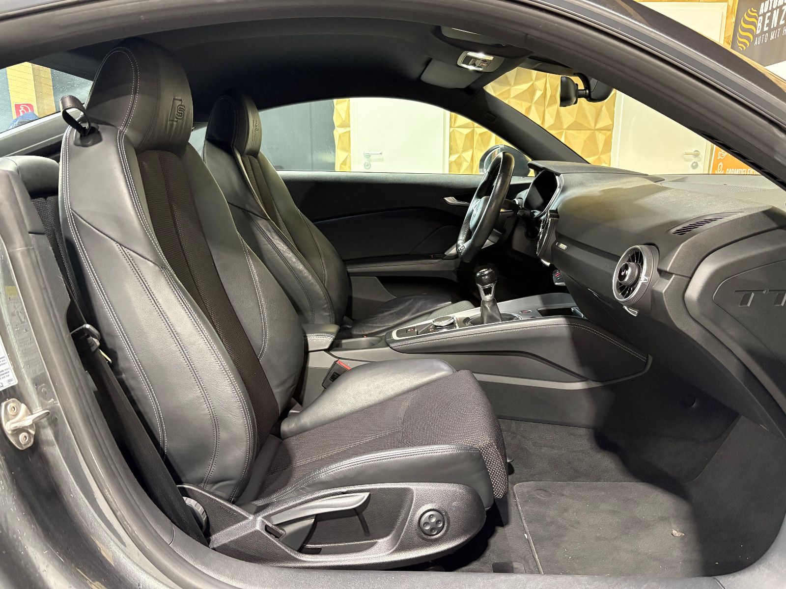 Fahrzeugabbildung Audi TT Coupe 2.0 TFSI/NAVI/PDC/SHZ/TEMPOMAT/8-FACH