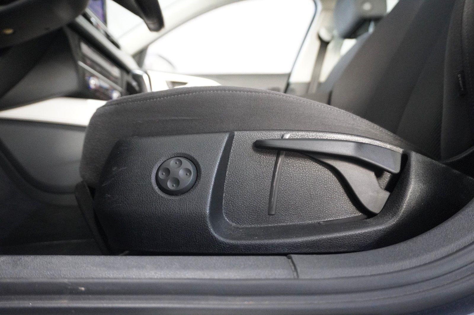 Fahrzeugabbildung Audi A6 Avant 2.0 TDI ULTRA S-TRONIC NAVI/LED/SHZ/AHK
