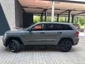 Jeep Grand Cherokee - 8