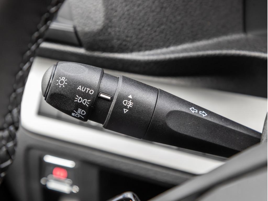 Peugeot EXPERT Kastenwagen 1.5 Diesel 120 M L2 SHZ NAVI