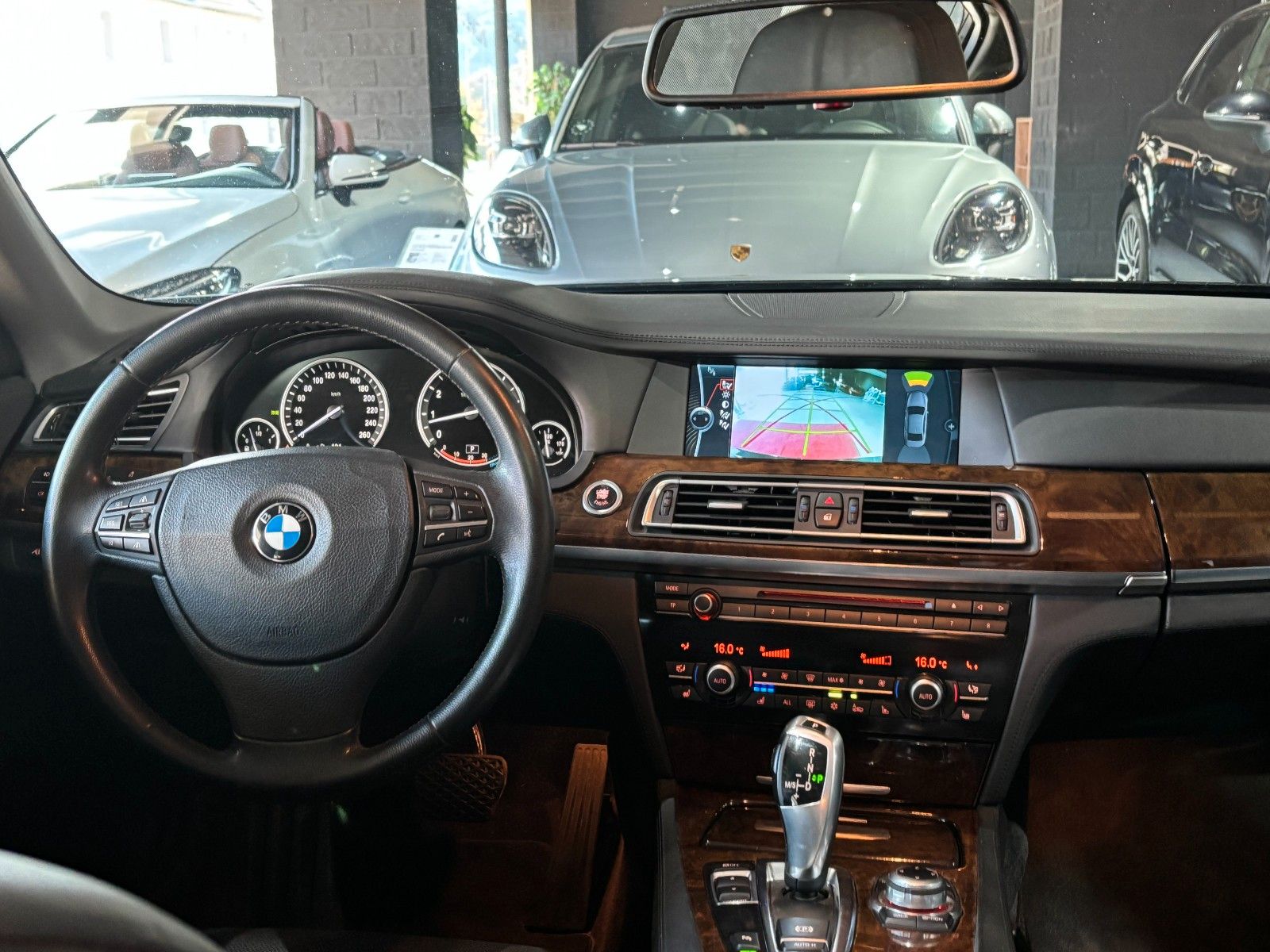 Fahrzeugabbildung BMW 760i L V12/MASSAGE/MEMORY/HUD/SCHIEBEDACH/KAMERA