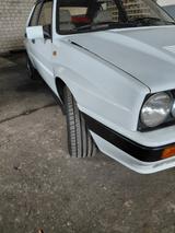 Lancia Delta - Lancia Delta mit Benzin-Antrieb: Allradantrieb