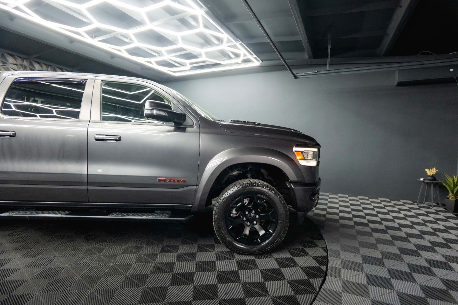Fahrzeugabbildung Dodge RAM 5.7 V8 HEMI 4x4 OFFROAD NightPaket AXLE LOCK