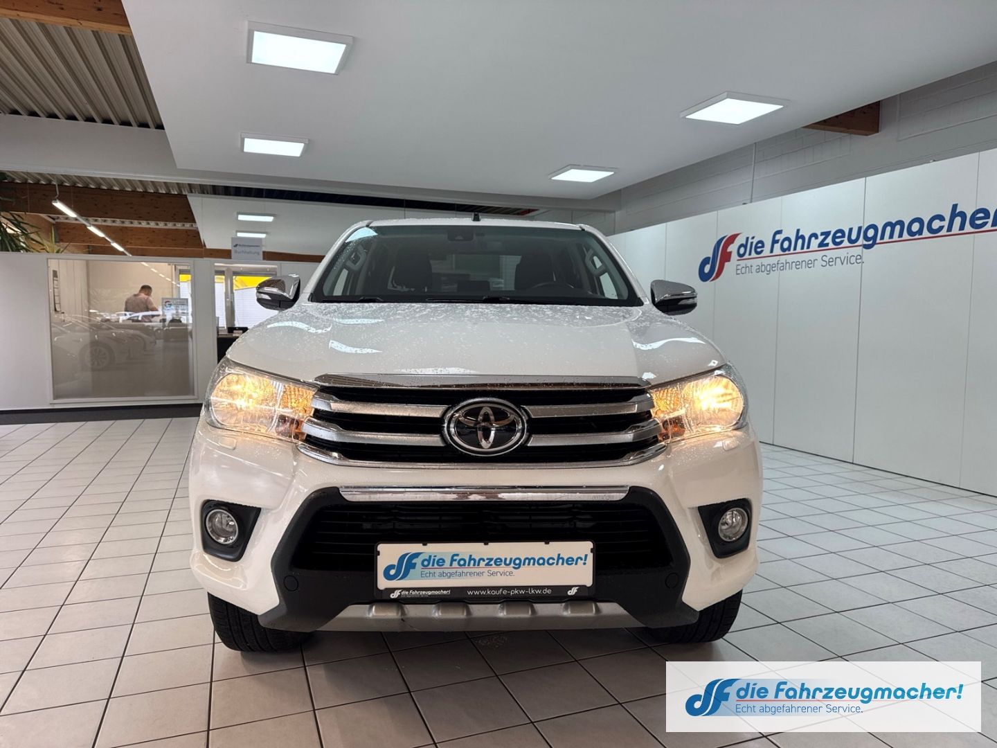 Fahrzeugabbildung Toyota Hilux Double Cab Meister 4x4 2.4 D-4D Sperrdiff.