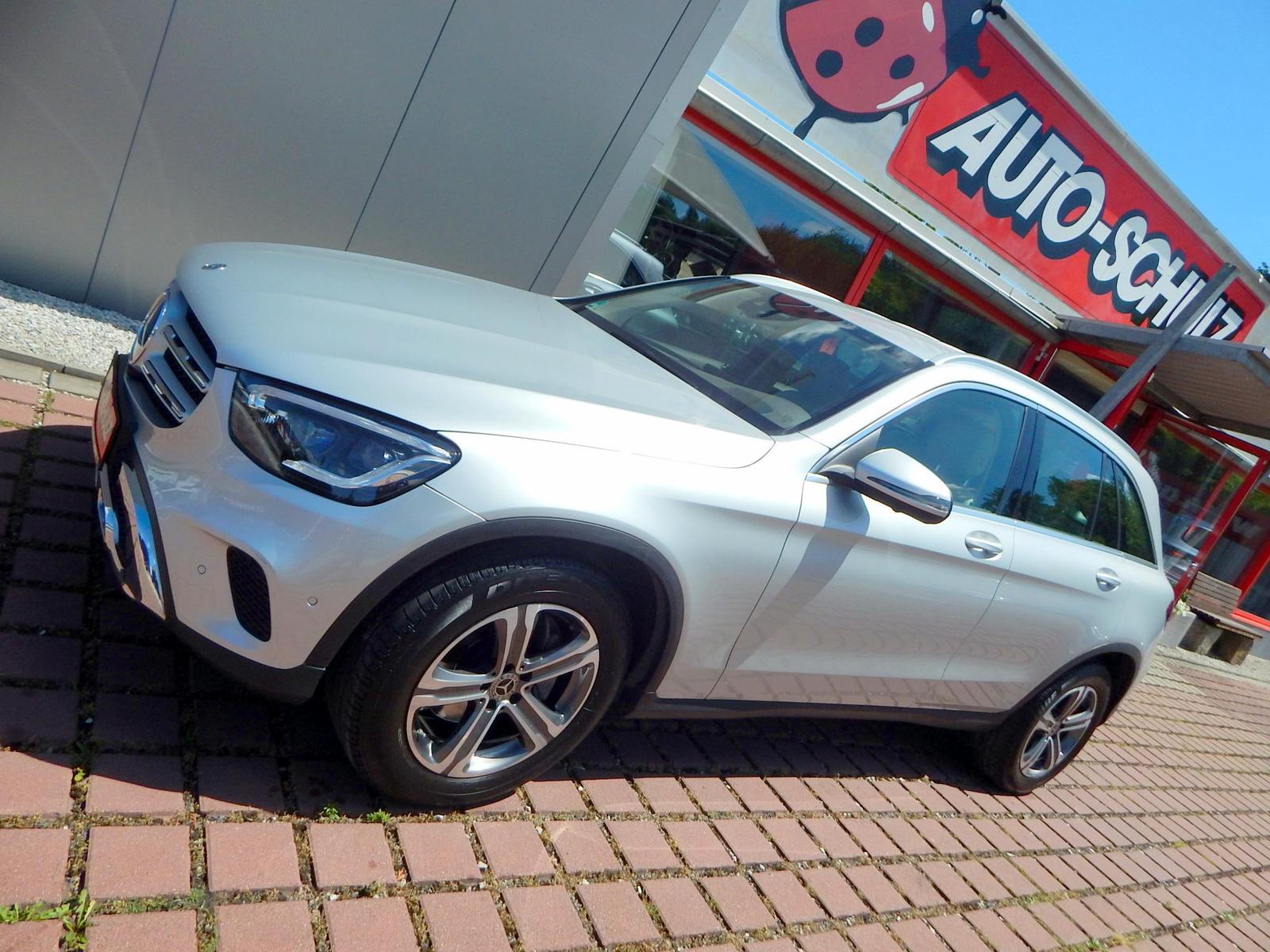 Mercedes-Benz GLC 300 4Matic LEDER NAVI LED STANDHZG