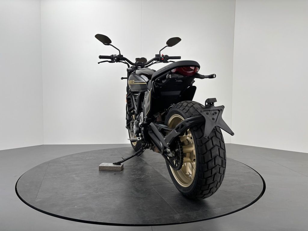 Fahrzeugabbildung Ducati SCRAMBLER FULL THROTTLE *NEUWERTIG *1. HAND