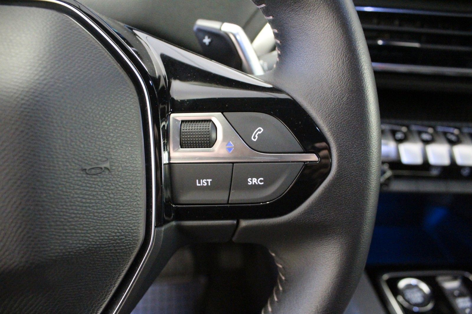 Fahrzeugabbildung Peugeot 3008 Plug-In Hybrid 225 e-EAT8 Allure Pack