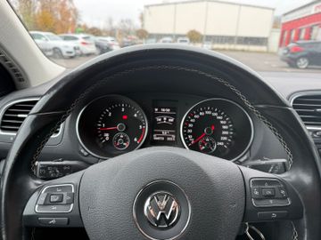 Volkswagen Golf VI Var. Match 2.0TDI+Kamera+AHK+Navi+SHZ+