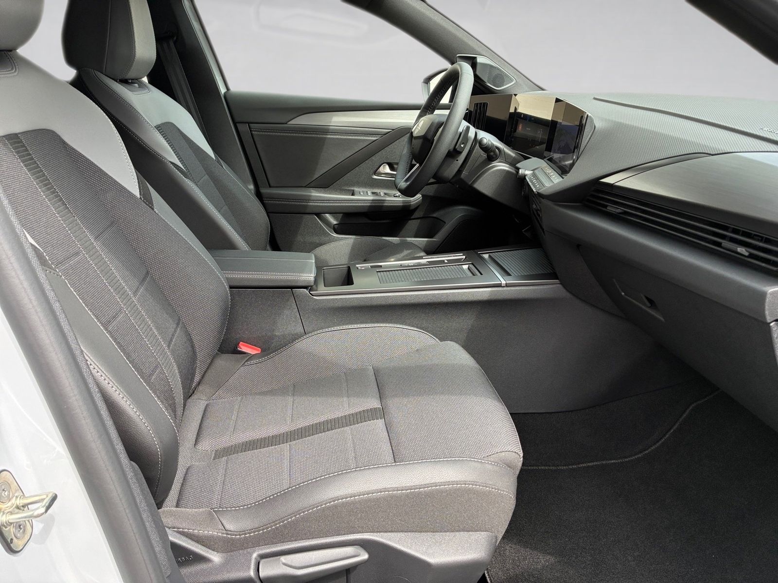 Fahrzeugabbildung Opel Astra L GS 1.6 Plug-In-Hybrid 360,HUD,LED,LM,NAV