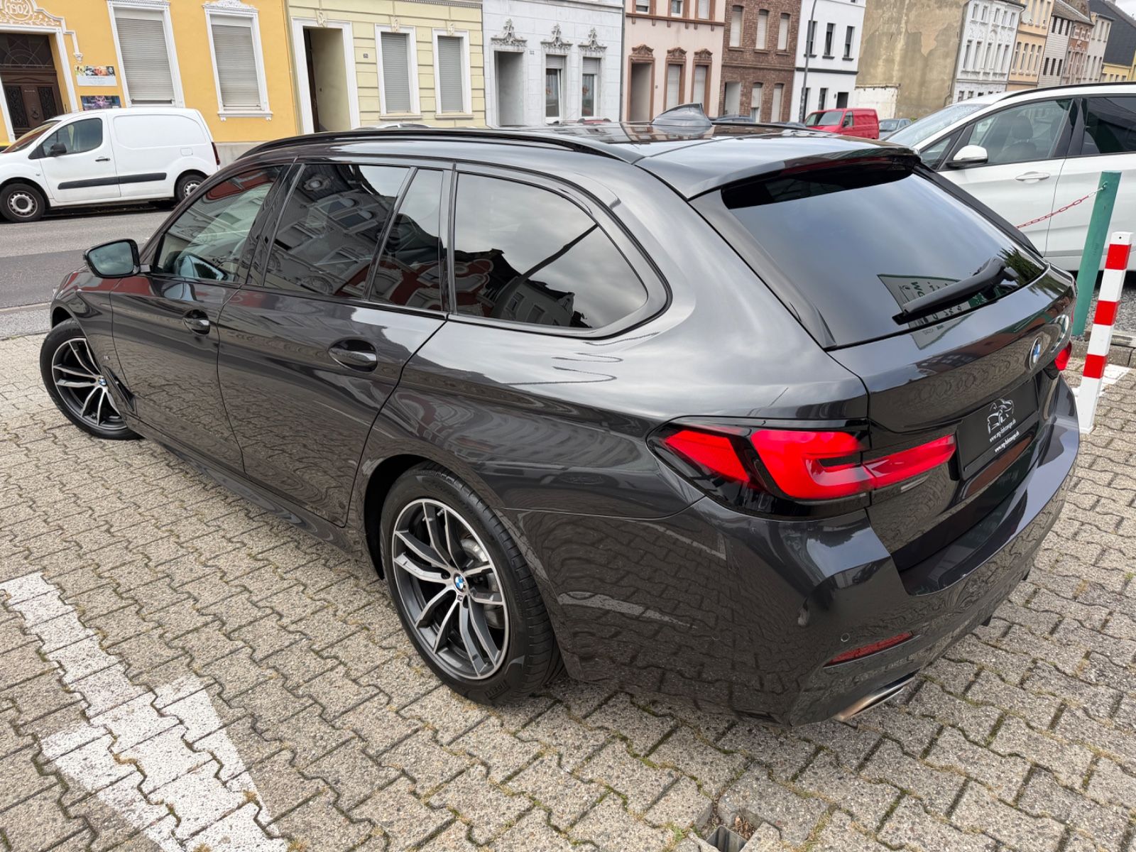 Fahrzeugabbildung BMW 520d Touring M SPORT LASER HUD KAMERA AHK LEDER