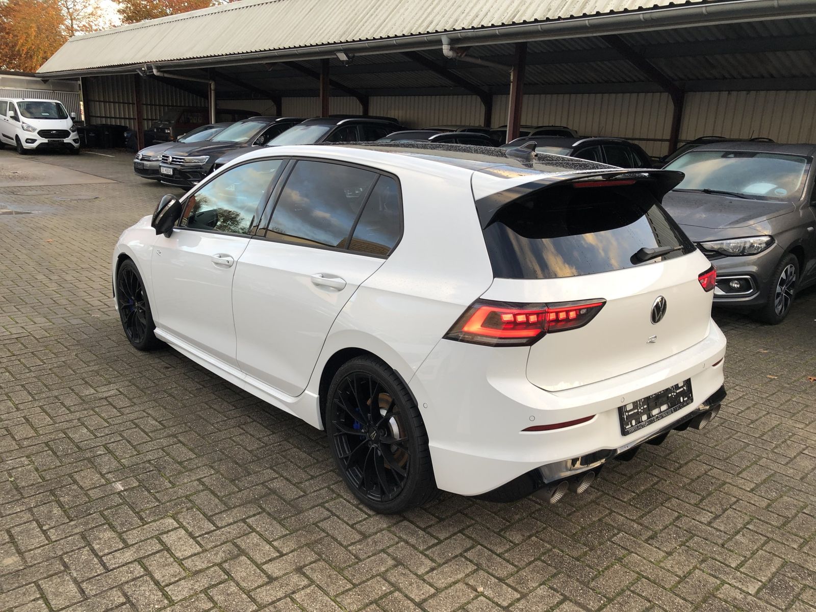 Volkswagen Golf R 2.0 TSI Performanc Black Ed Akrapovic foto 4