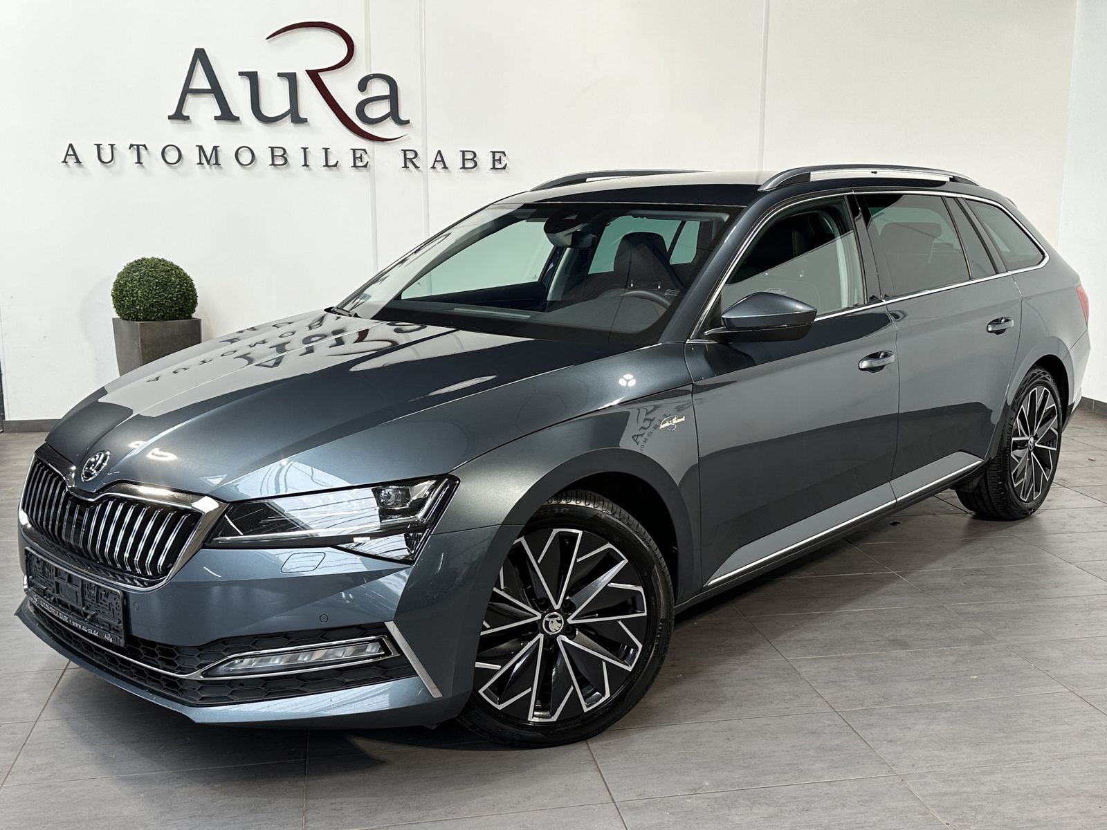 Fahrzeugabbildung SKODA Superb Combi 2.0 TDI DSG L&K NAV+MATRIX+AHK+ACC