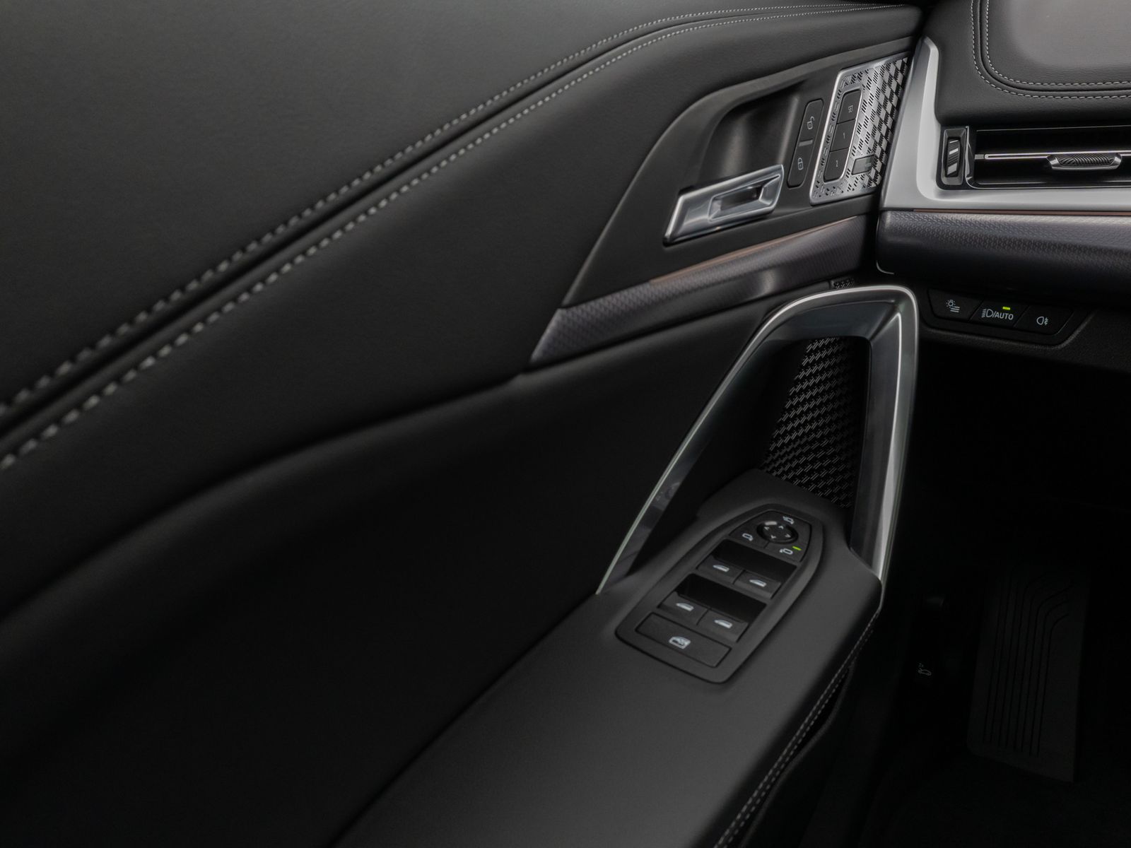 Fahrzeugabbildung BMW iX1 xD30 M Sport Pro Panorama 360°HUD DAB H/K