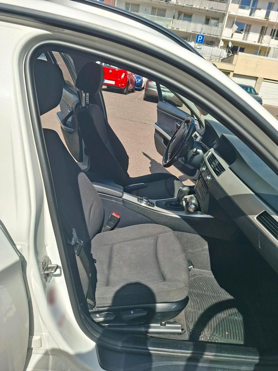 BMW 318 2011 — photo 12