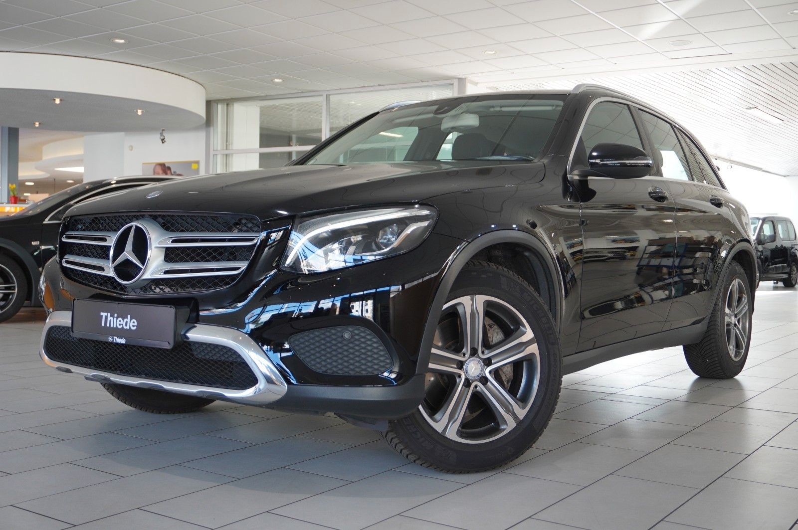 Fahrzeugabbildung Mercedes-Benz GLC 220D EXCLUSIVE 4-MATIC NAVI/LED/SHZ/TEMP/AHK