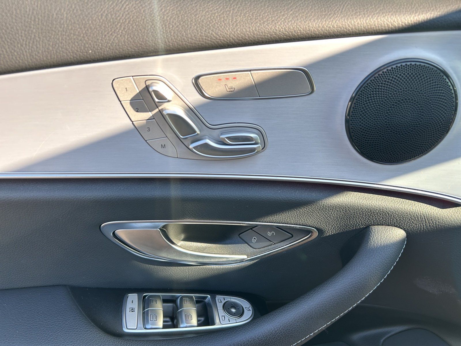 Fahrzeugabbildung Mercedes-Benz E220d 4M Tl All-Terrain DISTRO Pano AHK Memo LED