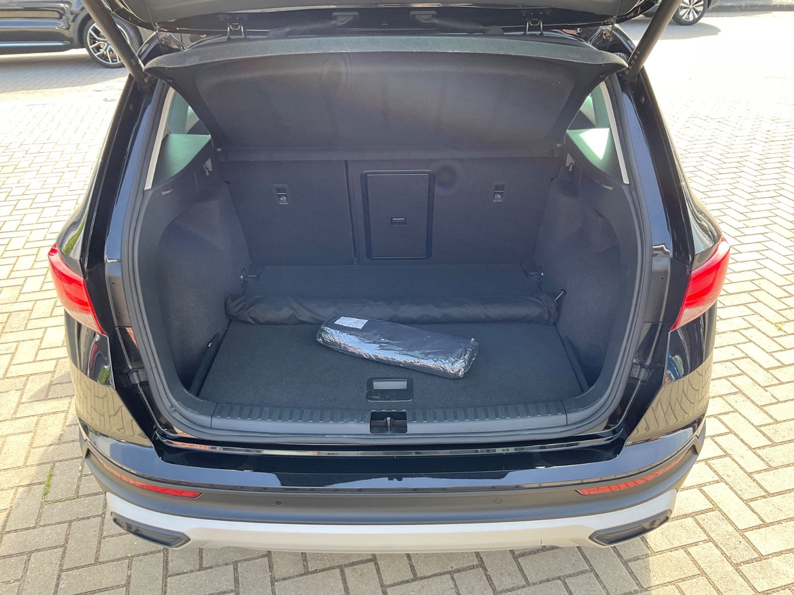 Fahrzeugabbildung SEAT Ateca 1.5 TSI Xperience DSG,LED,Kamera,Navi,GJR