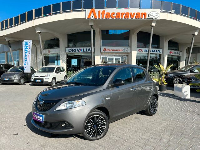 Jiný Lancia Ypsilon 1.0 firefly hybrid Silver