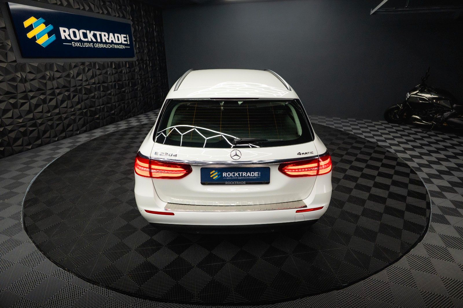 Fahrzeugabbildung Mercedes-Benz E 220d 4Matic Business *LED*Kamera*Scheckheft*