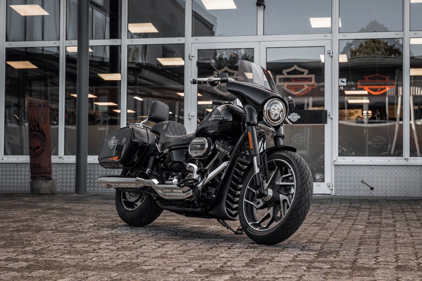 Fahrzeugabbildung Harley-Davidson FLSB Sport Glide Softail - JEKILL & HYDE STAGE 1